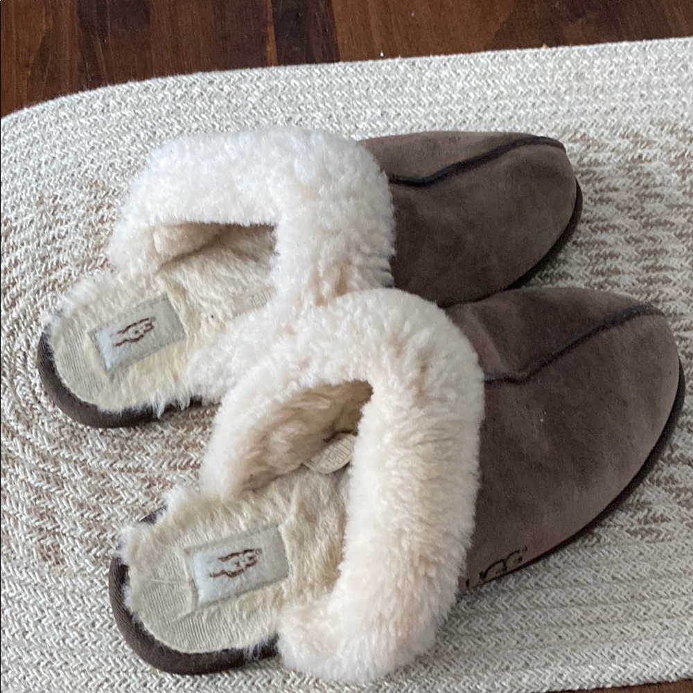 UGG slippers ladies used size 10
